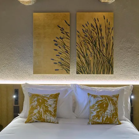 Charming In And Deluxe