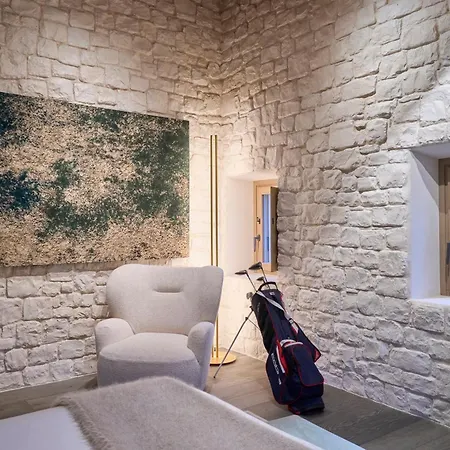 Charming In And Deluxe * Antognola