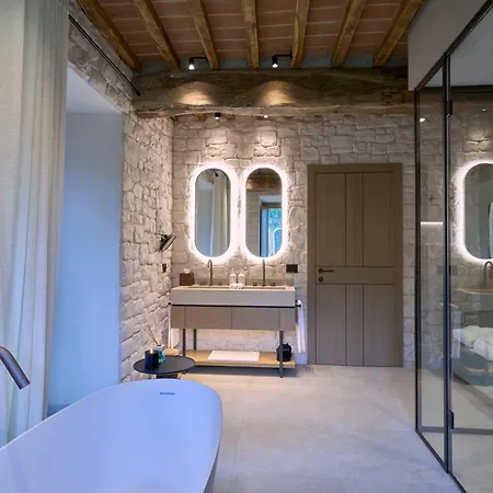 Charming In And Deluxe