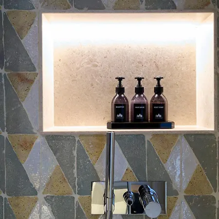 Charming In And Deluxe