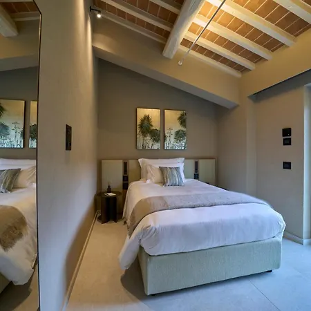 Charming In And Deluxe *