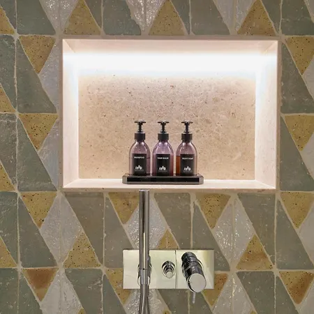 Charming In And Deluxe