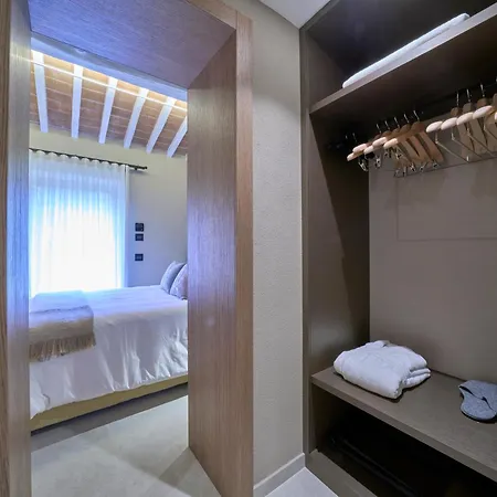 Charming In And Deluxe