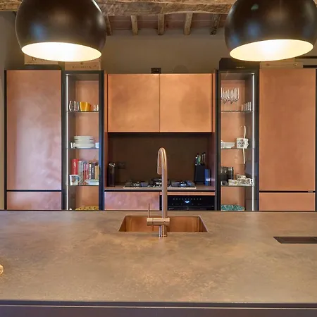 Charming In And Deluxe