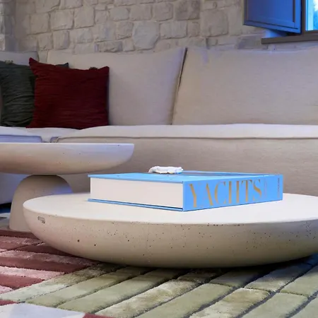 Charming In And Deluxe * Antognola